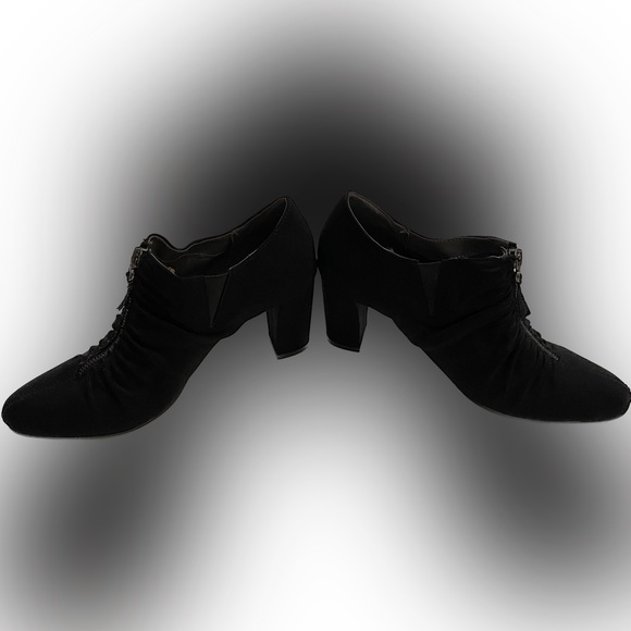 Aerosoles Fortunate Scrunched Zip Front Booties - Picture 4 of 8